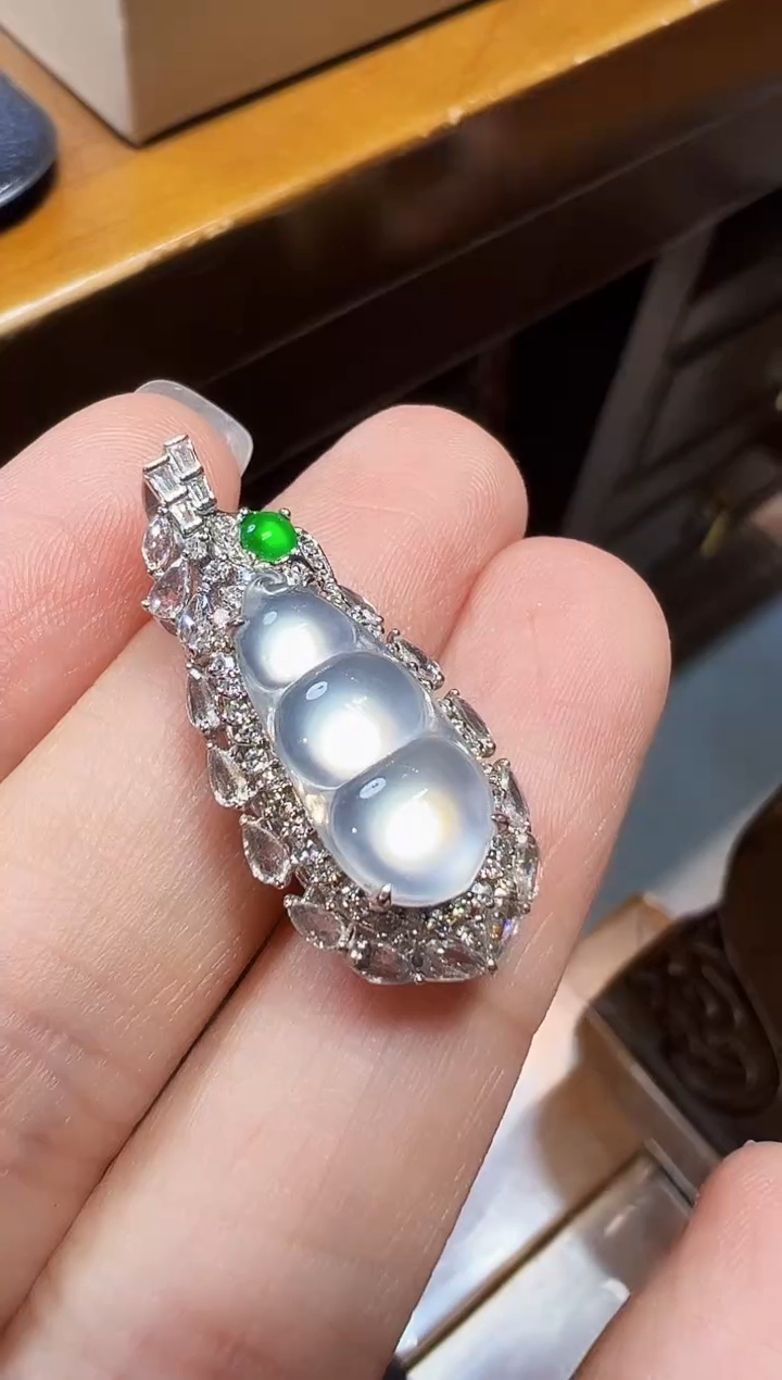 吊坠(不含链)18K金镶嵌翡翠豆子