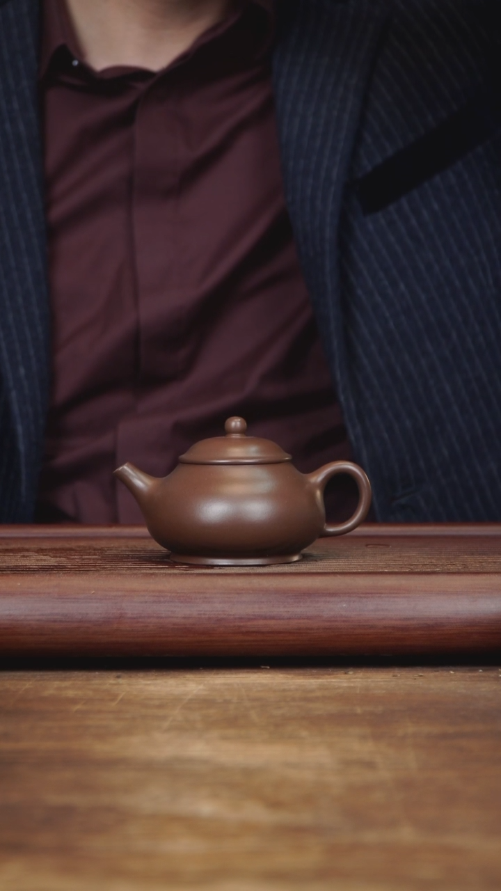 【闪购商品】紫砂茶壶140ml 薄胎潘壶 脂紫泥