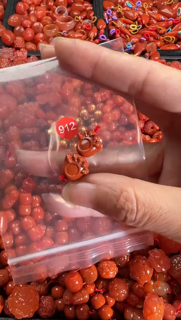 【闪购商品】南红玛瑙颈饰未镶嵌1