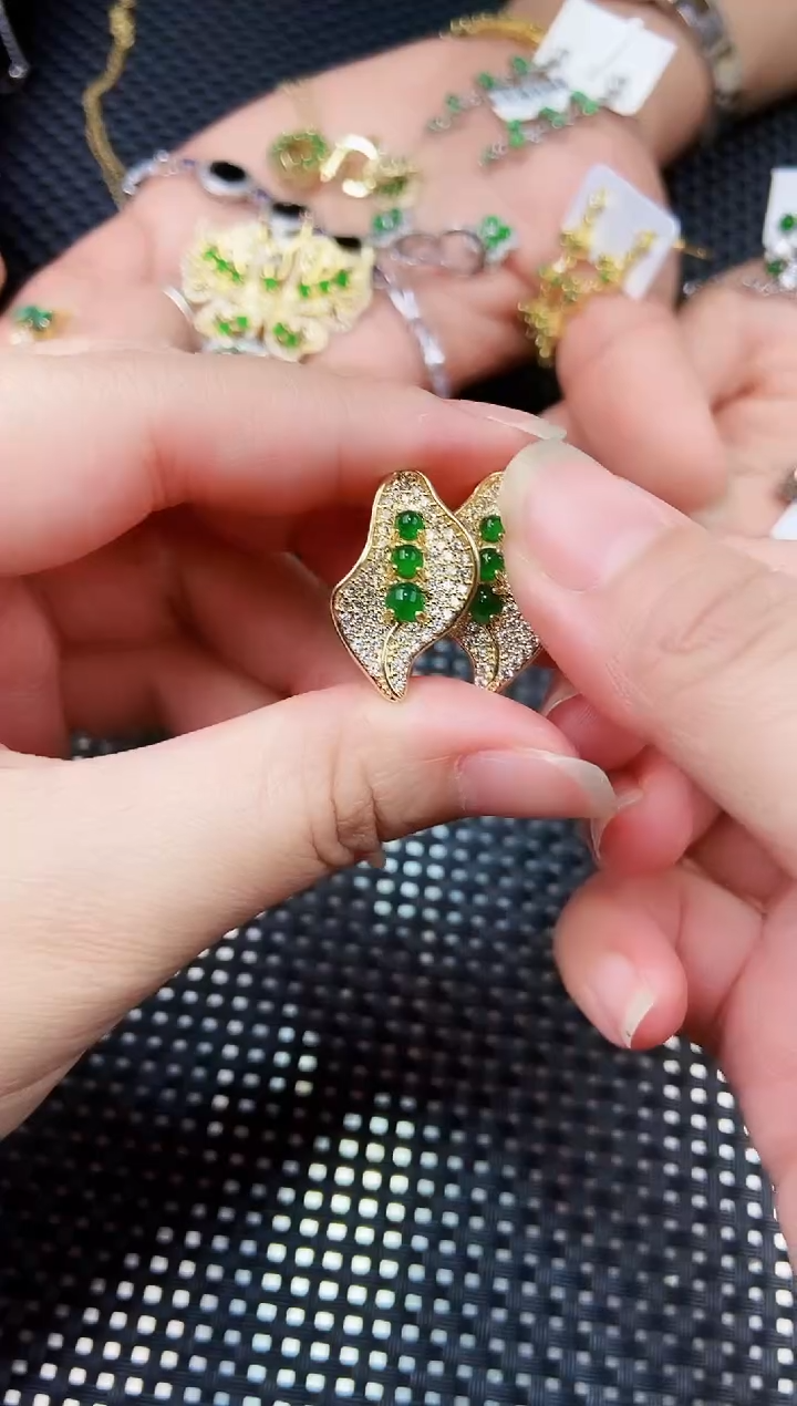 【闪购商品】翡翠耳饰未镶嵌11111111