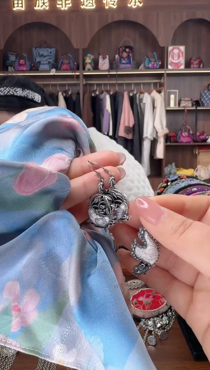 刺绣扶光苗绣传承L72