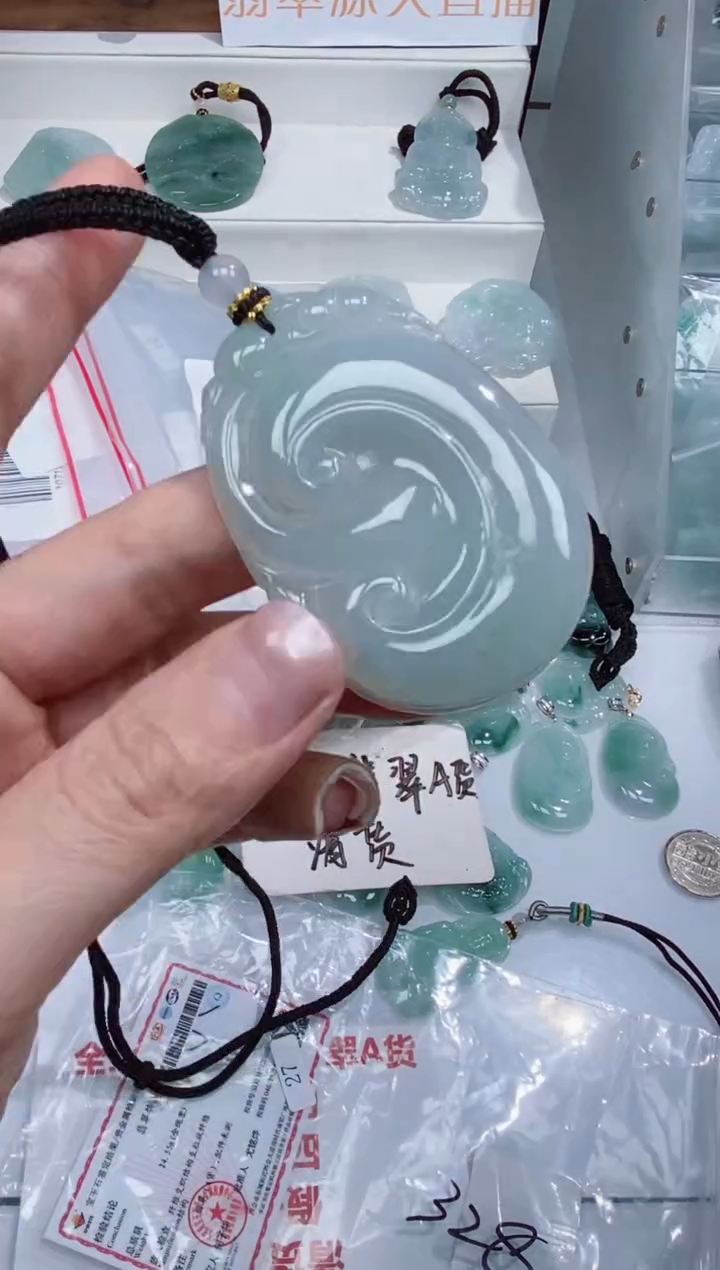 颈饰未镶嵌翡翠吊坠