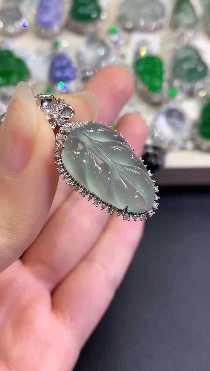 【闪购商品】翡翠颈饰18K金镶嵌D27  