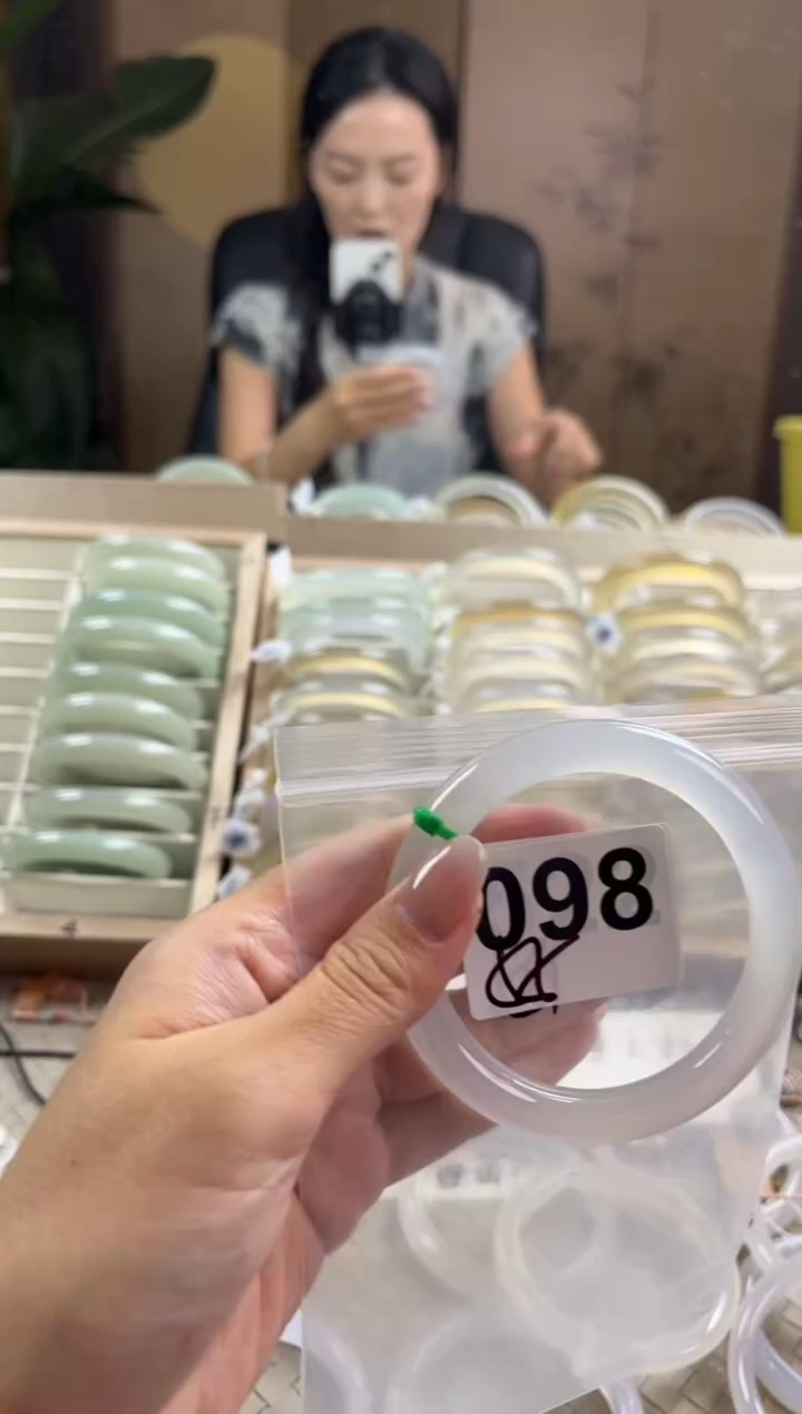 手镯玛瑙/玉髓未镶嵌098