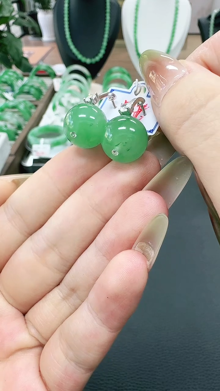 未镶嵌1石英质玉（非洲翠）金****铺/8911