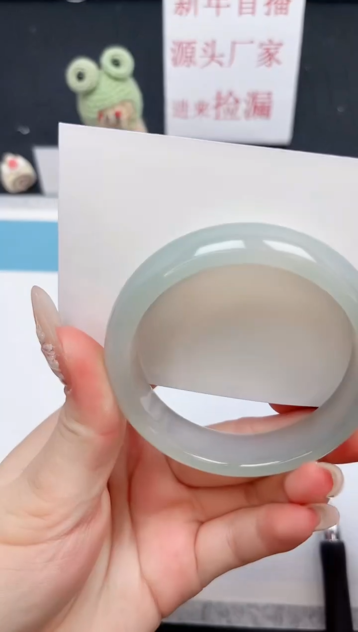 【闪购商品】石英质玉手镯未镶嵌208-54