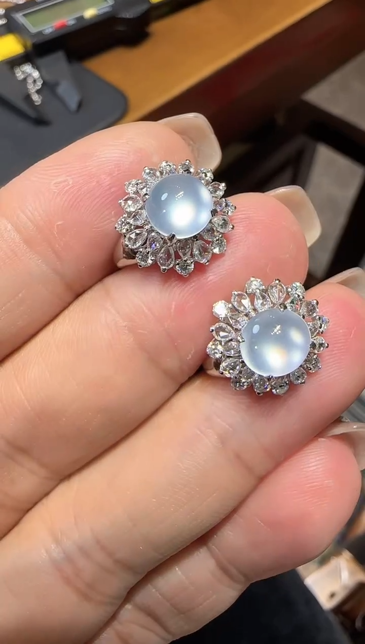 【闪购商品】翡翠耳饰18K金镶嵌蛋面