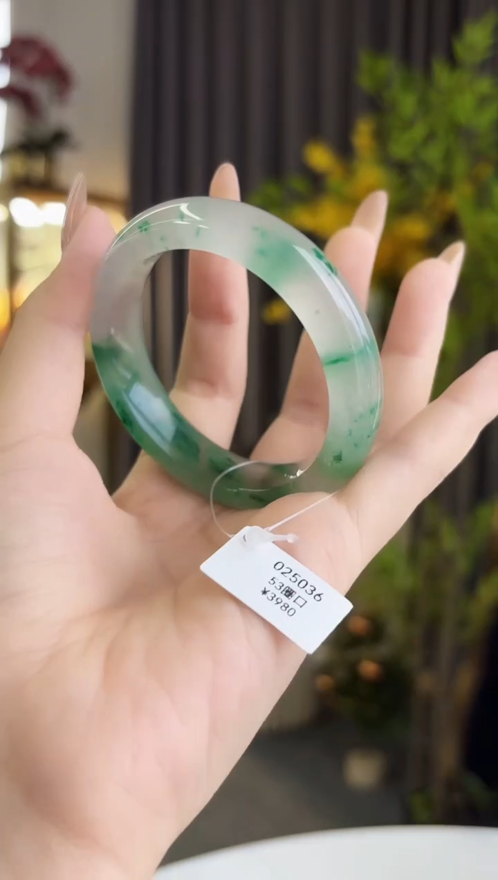 石英质玉（非洲翠）手镯未镶嵌025036