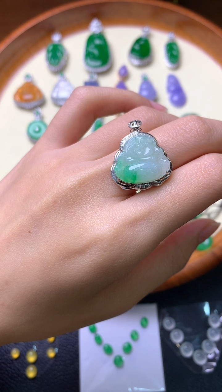 【闪购商品】翡翠吊坠(赠链)18K金镶嵌吊坠