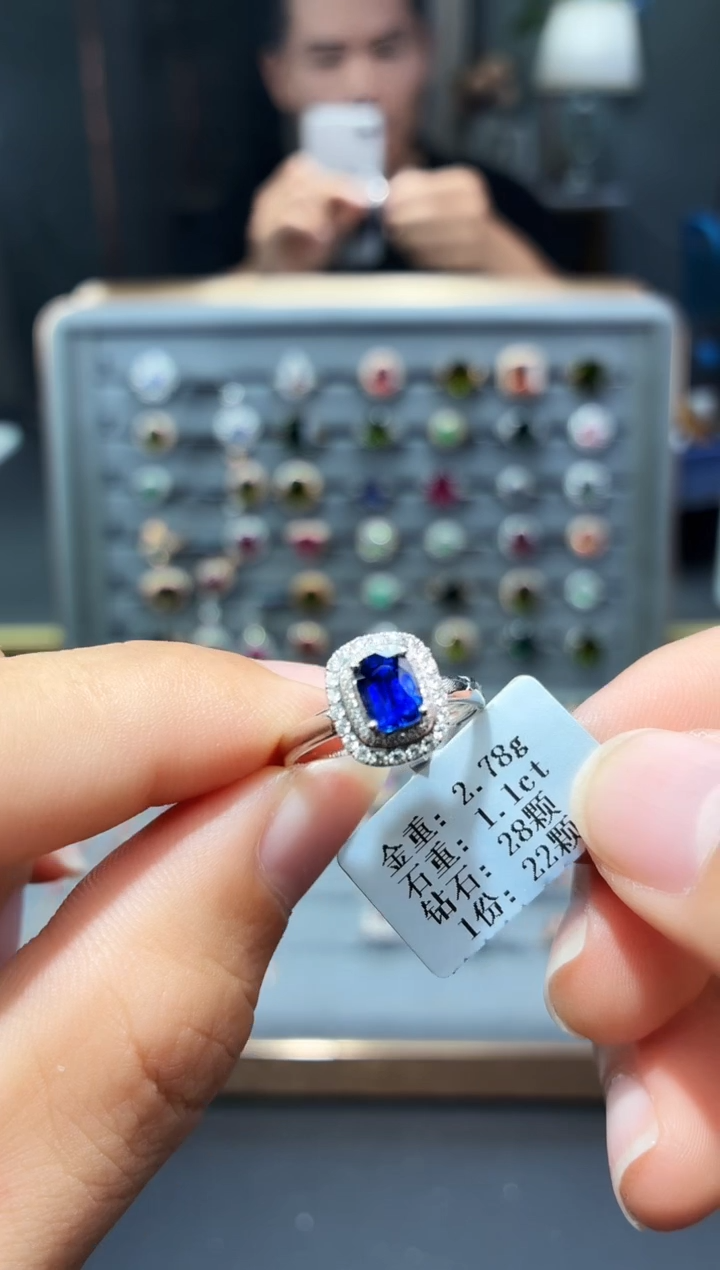 戒指蓝宝石18K金镶嵌1.1..
