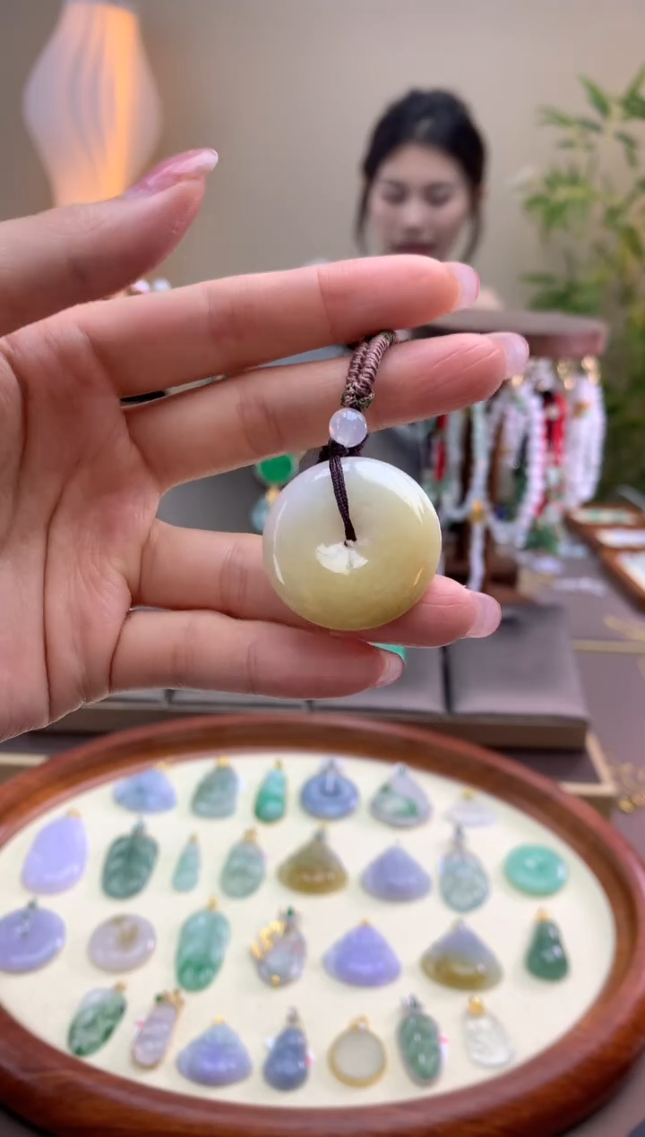 【闪购商品】翡翠未镶嵌颈饰平安扣