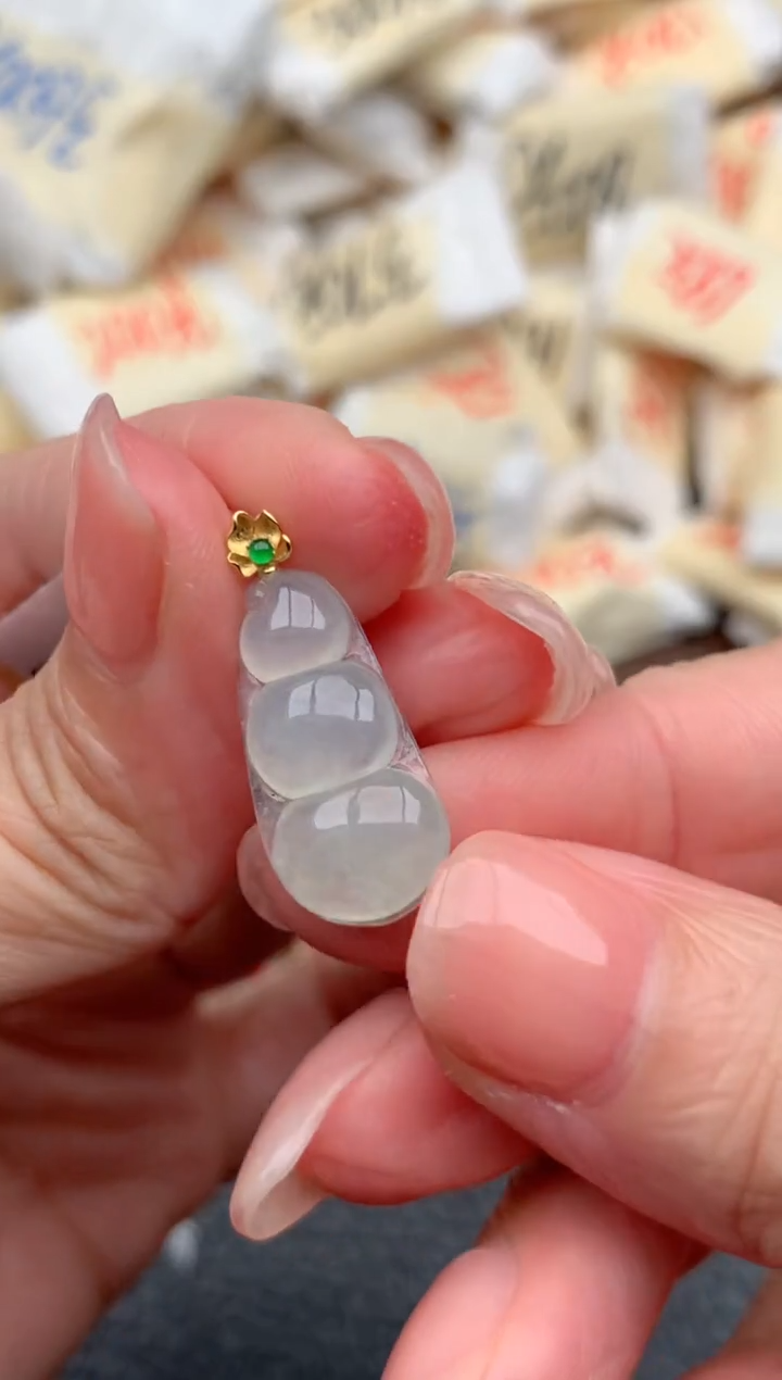 18K金镶嵌挂件翡翠一