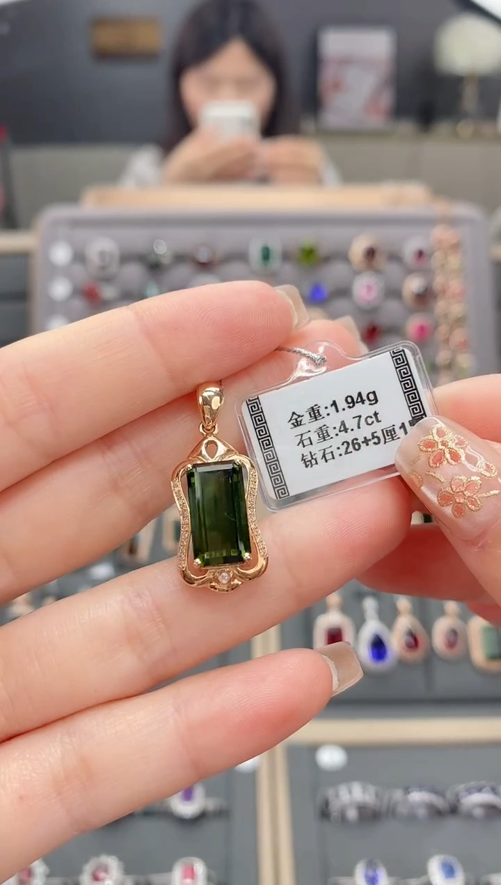 【闪购商品】碧玺颈饰18K金镶嵌4.7   