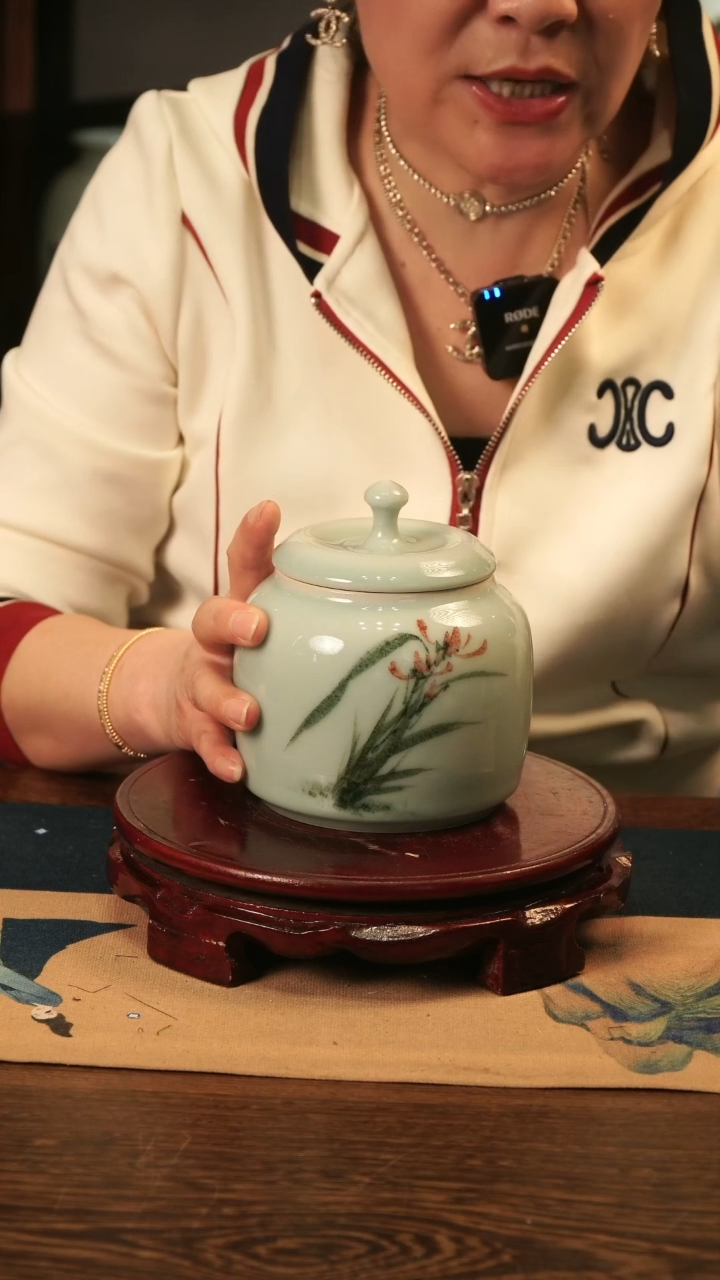 釉中彩 兰花画 盖罐