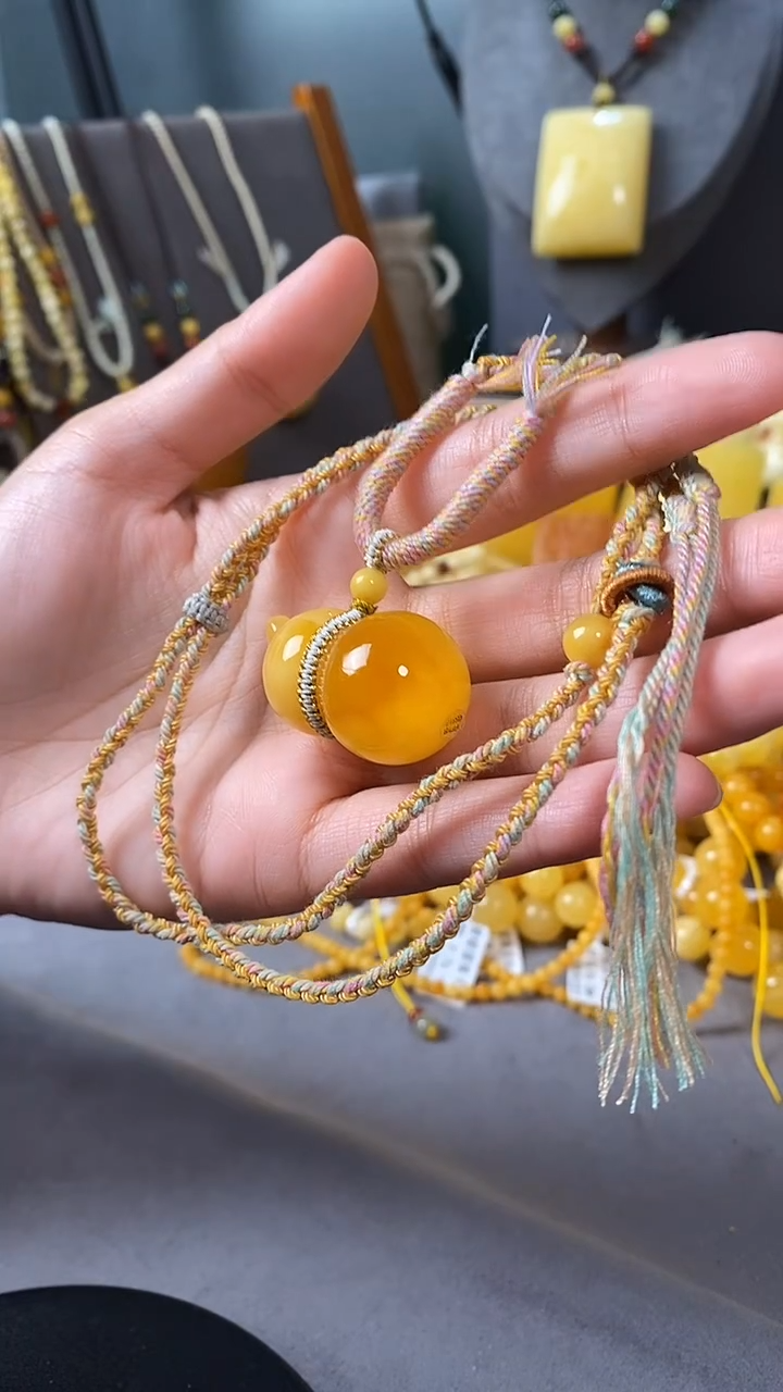 裸石琥珀未镶嵌葫芦吊坠