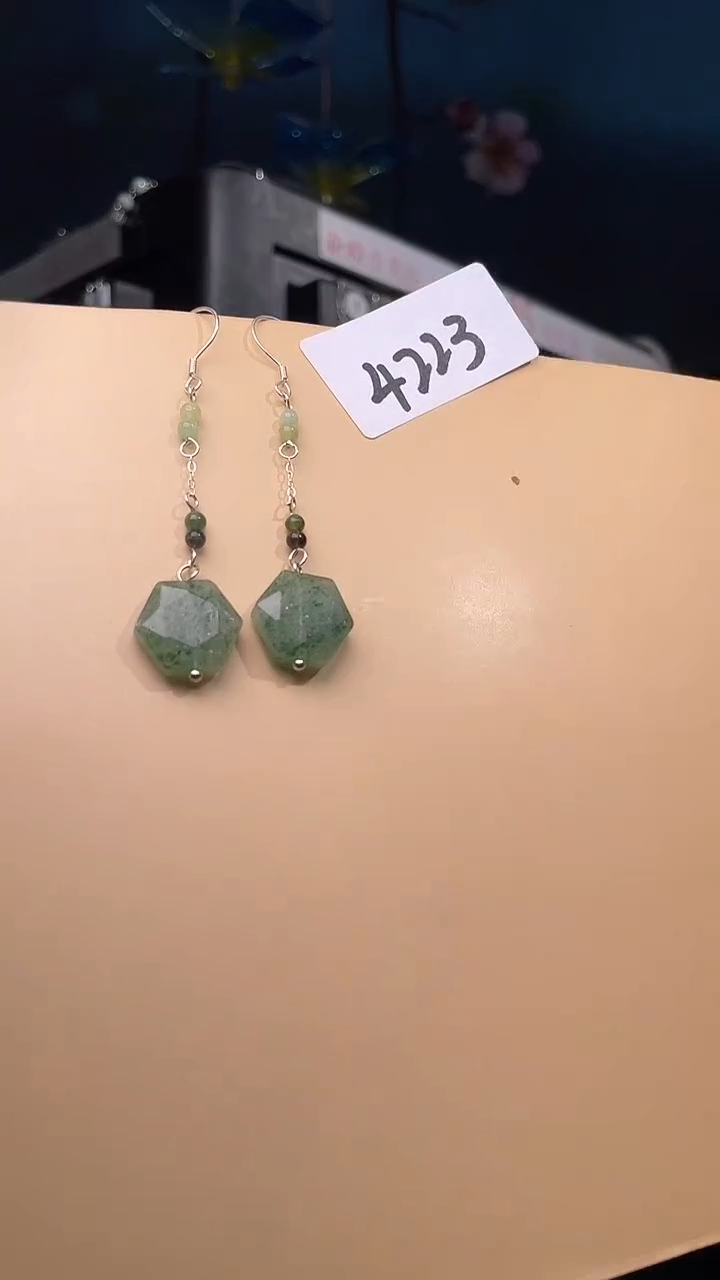 未镶嵌耳饰水晶喜欢拍微瑕