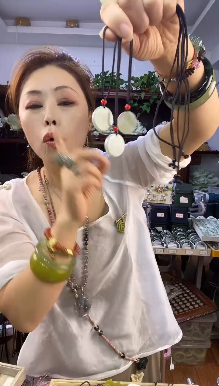 未镶嵌蛇纹石玉护心镜多样性随机发一