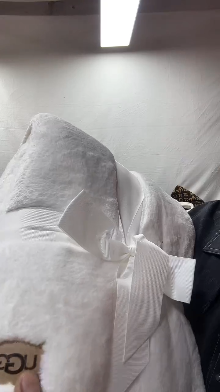 聚酯纤维1.3*1.8白色UGG