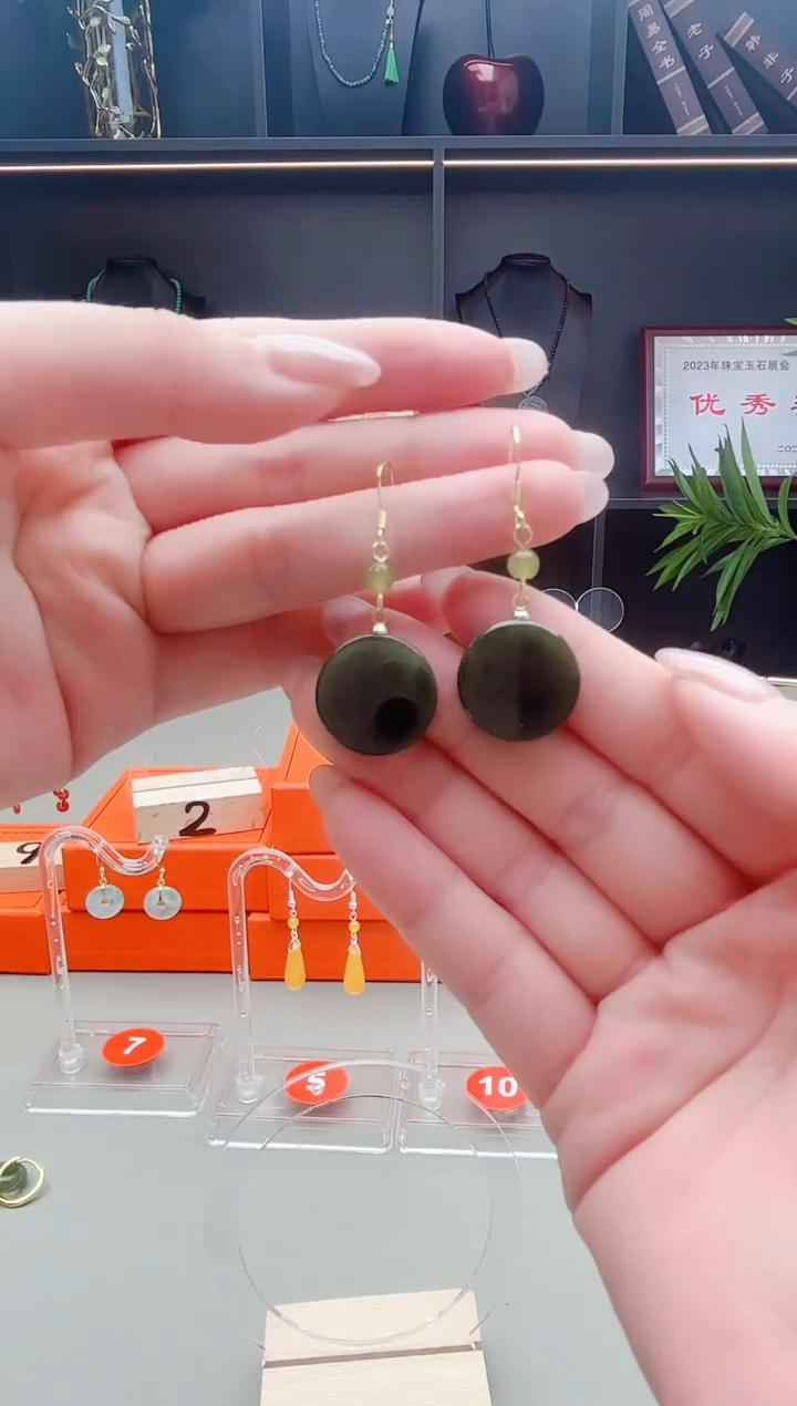 未镶嵌和田玉耳饰碧玉圆牌