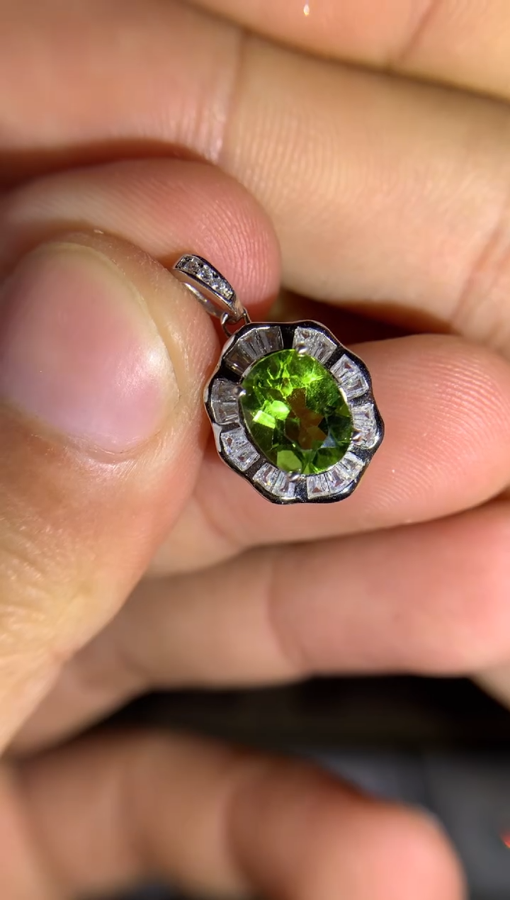 【闪购商品】橄榄石吊坠银S925镶嵌天然