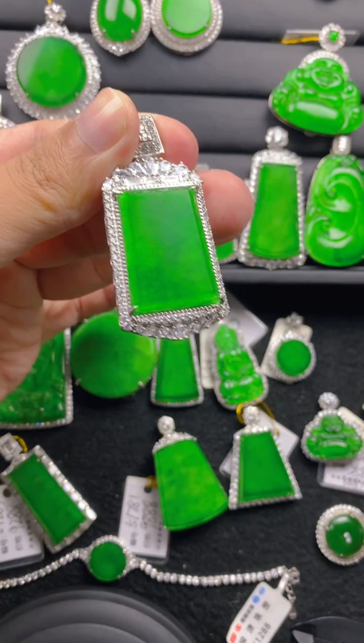 【闪购商品】翡翠颈饰银S925镶嵌11111111