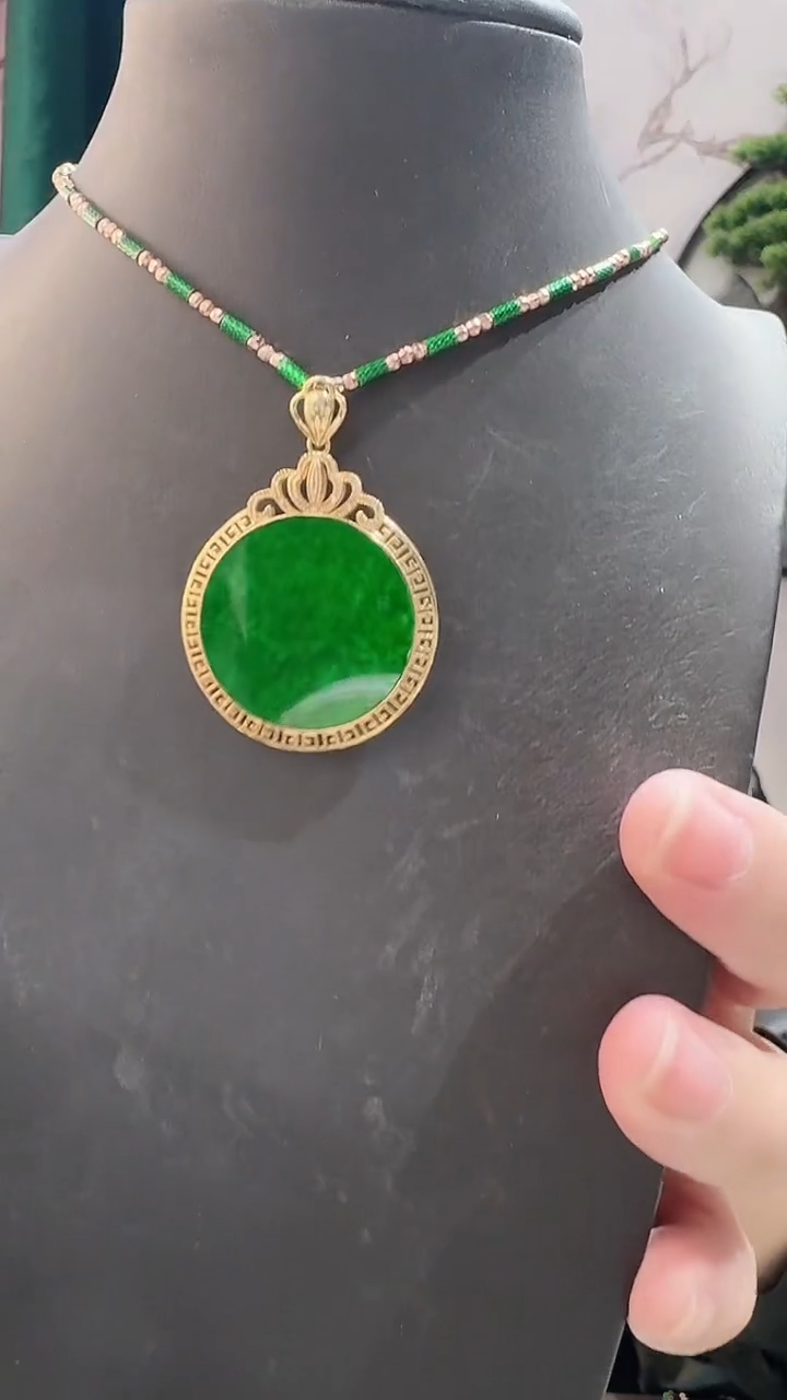 颈饰18K金镶嵌翡翠88888888888
