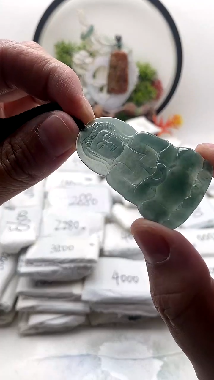 颈饰未镶嵌翡翠观音