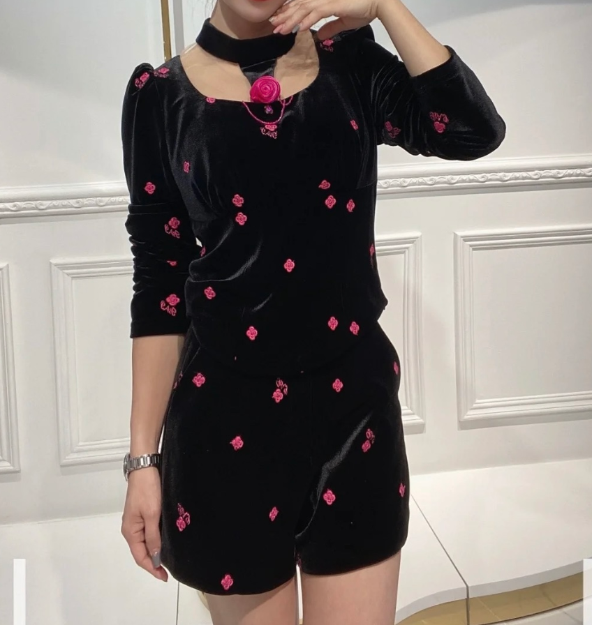 小香高级丝绒高腰显高天鹅绒短裤显瘦百搭好穿
