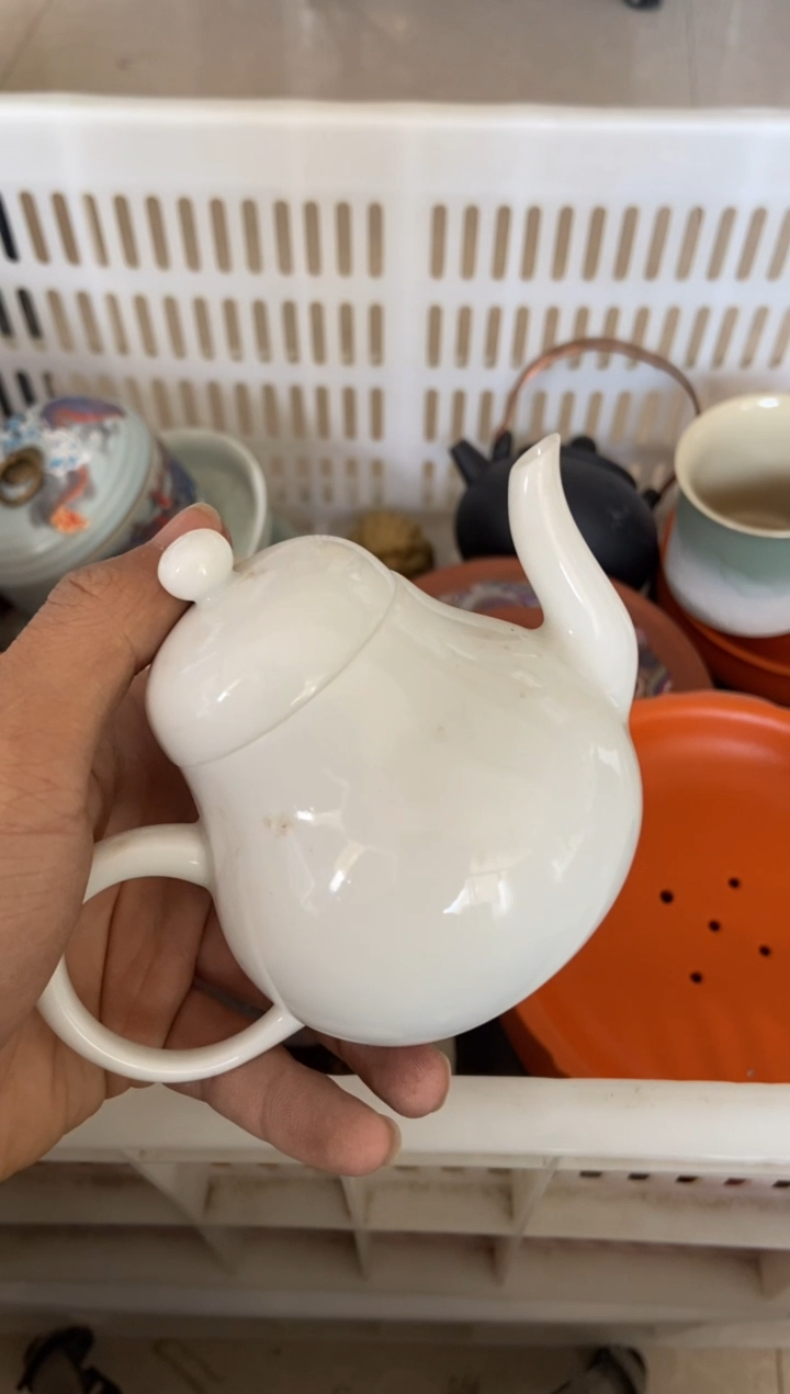 杯子陶壶嘴磕碰了介意勿拍