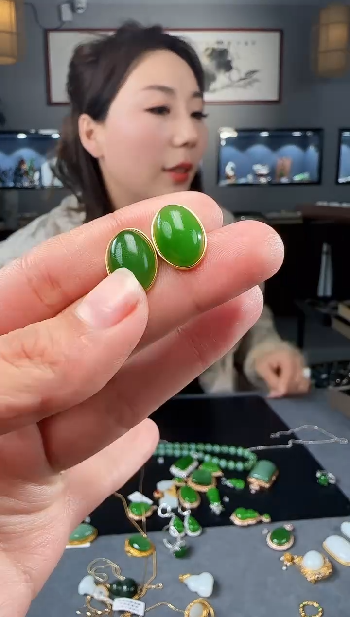 【闪购商品】和田玉耳钉18K金镶嵌1