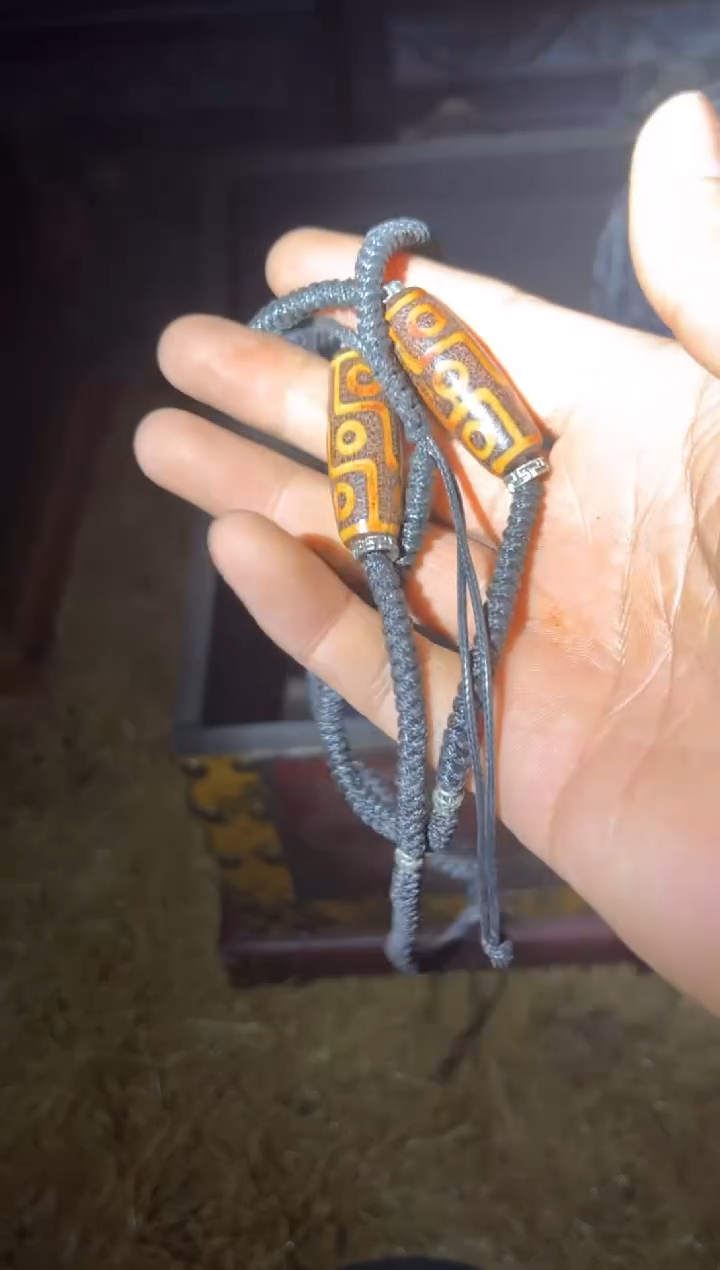 未镶嵌颈饰蜜蜡一条