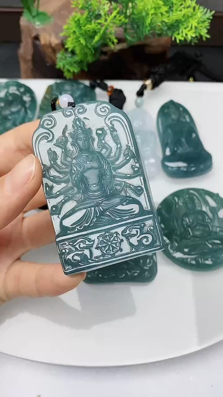 【闪购商品】翡翠颈饰未镶嵌