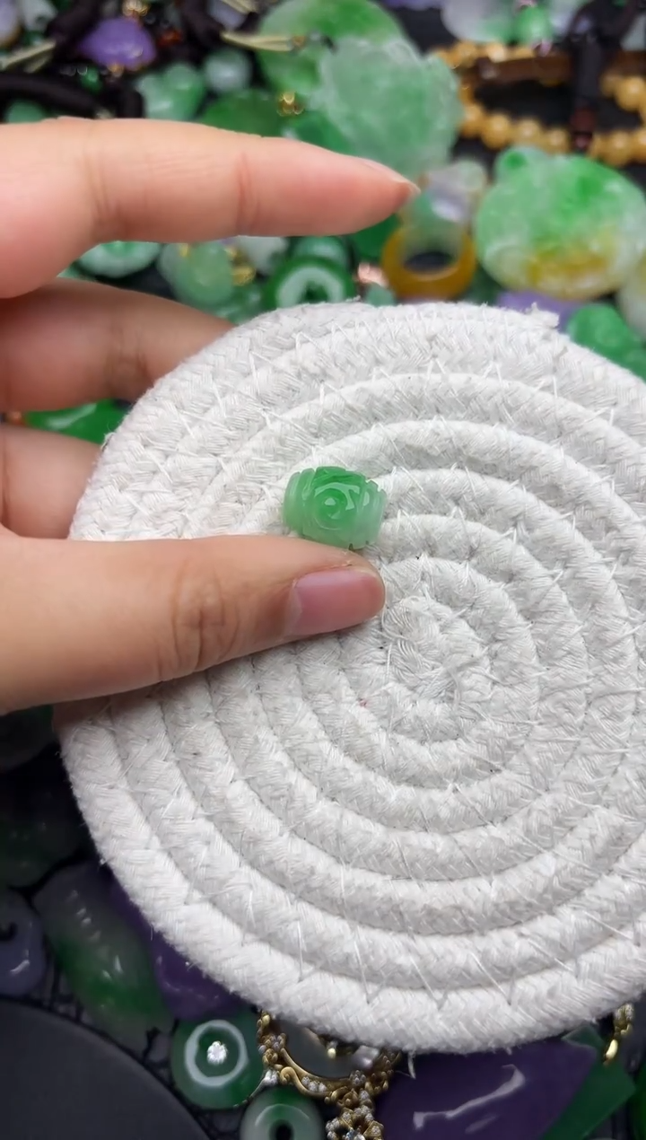 颈饰未镶嵌翡翠缅甸翡翠吊坠