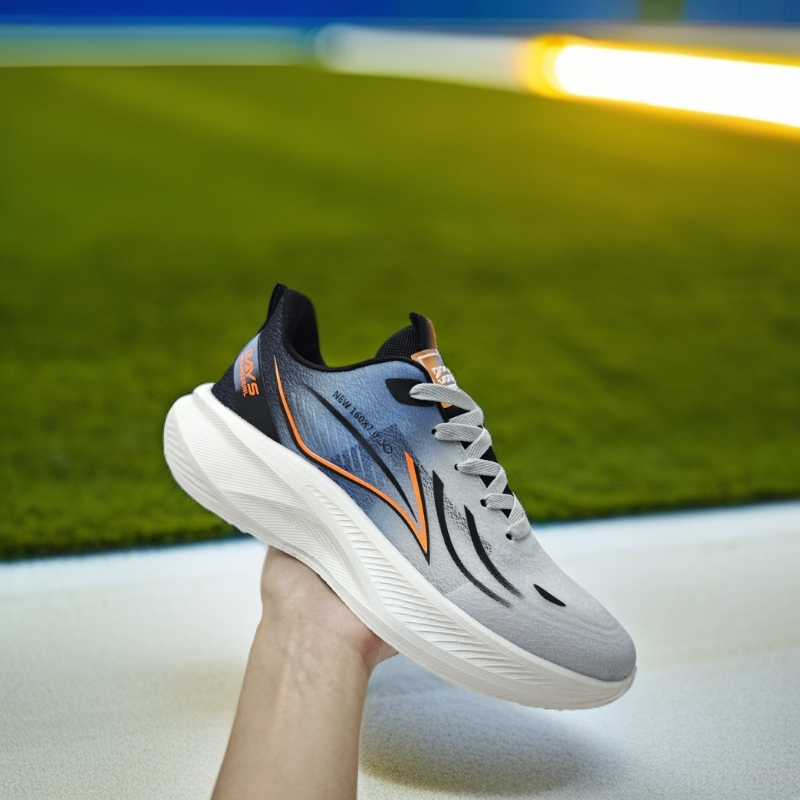 2025夏季男款运动休闲鞋透气百搭 993