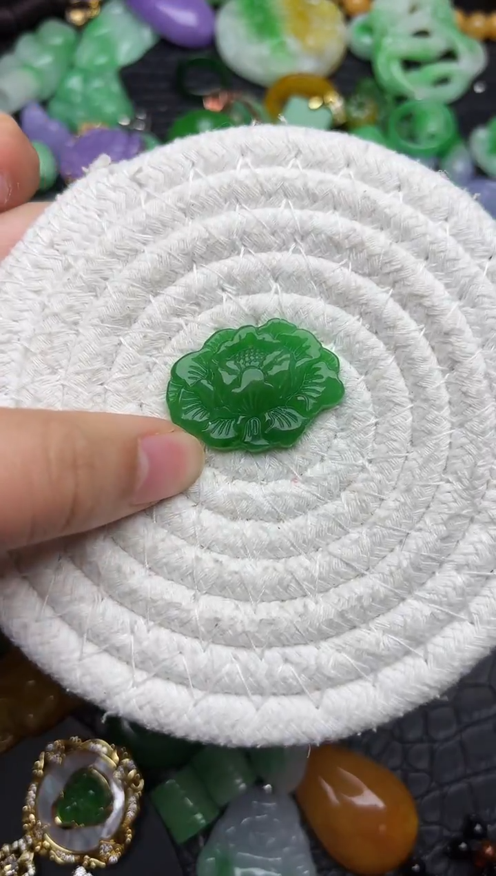 颈饰未镶嵌翡翠缅甸翡翠吊坠