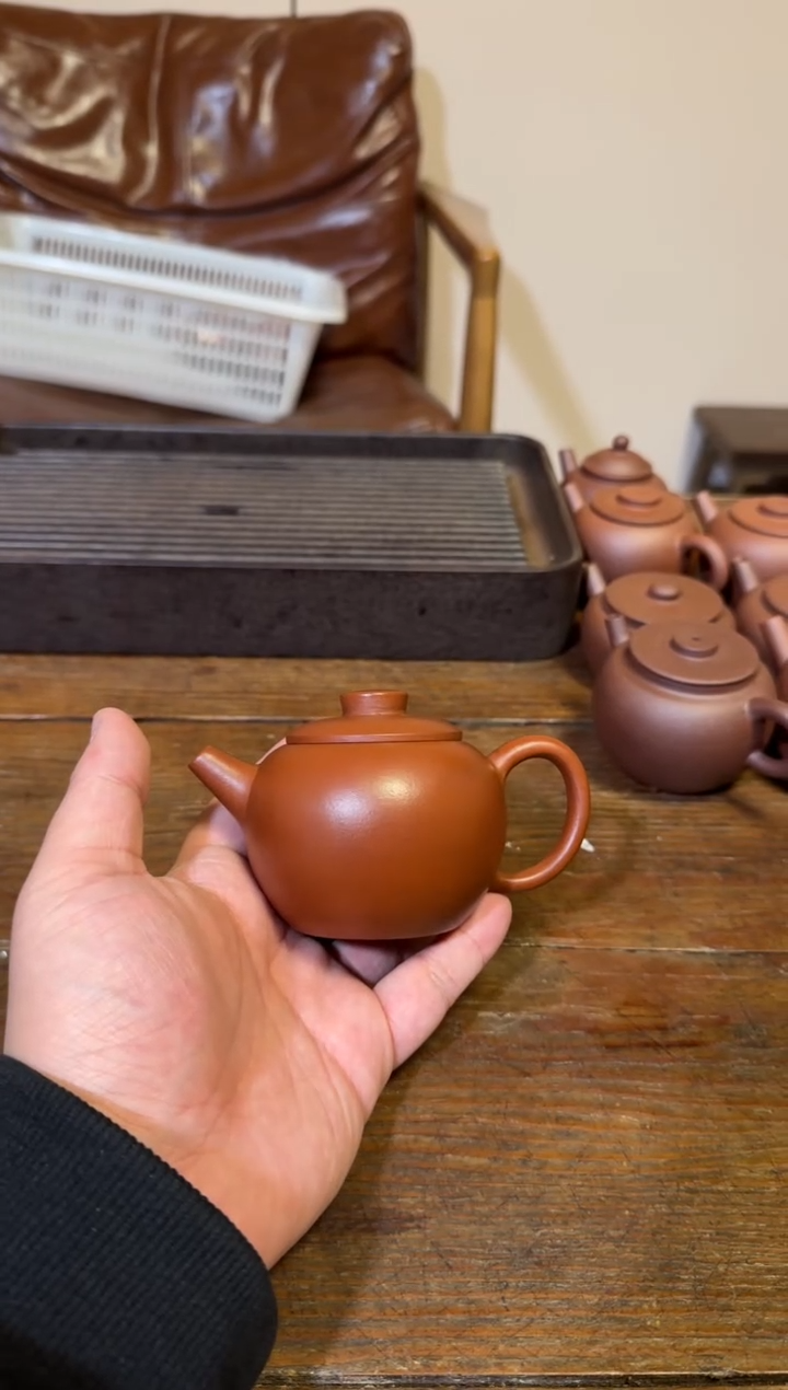 茶壶紫砂明月底 巨轮