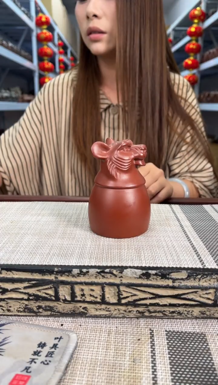 茶杯紫砂红虎主人杯泡沫装