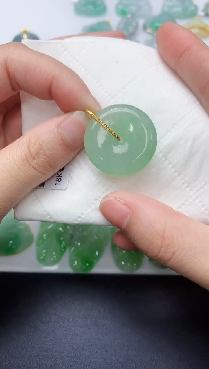 颈饰18K金镶嵌翡翠天然A货