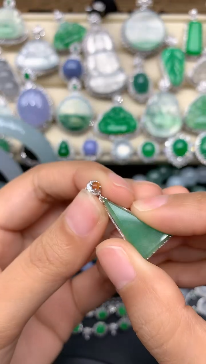 【闪购商品】翡翠颈饰18K金镶嵌102-中国好珍宝