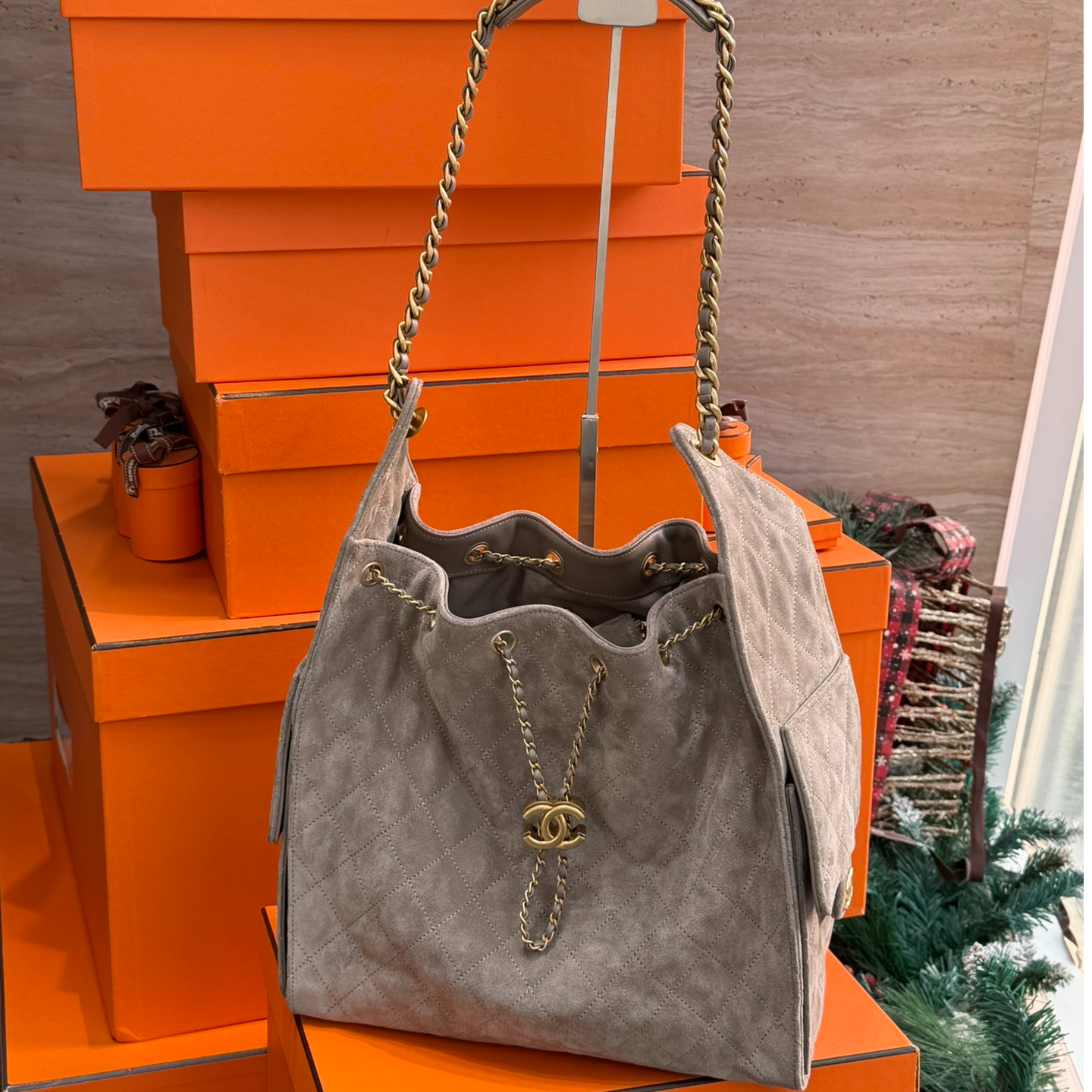 99新 Chanel/香奈儿 灰色中号麂皮hobo嬉皮包金扣 芯片款/159226