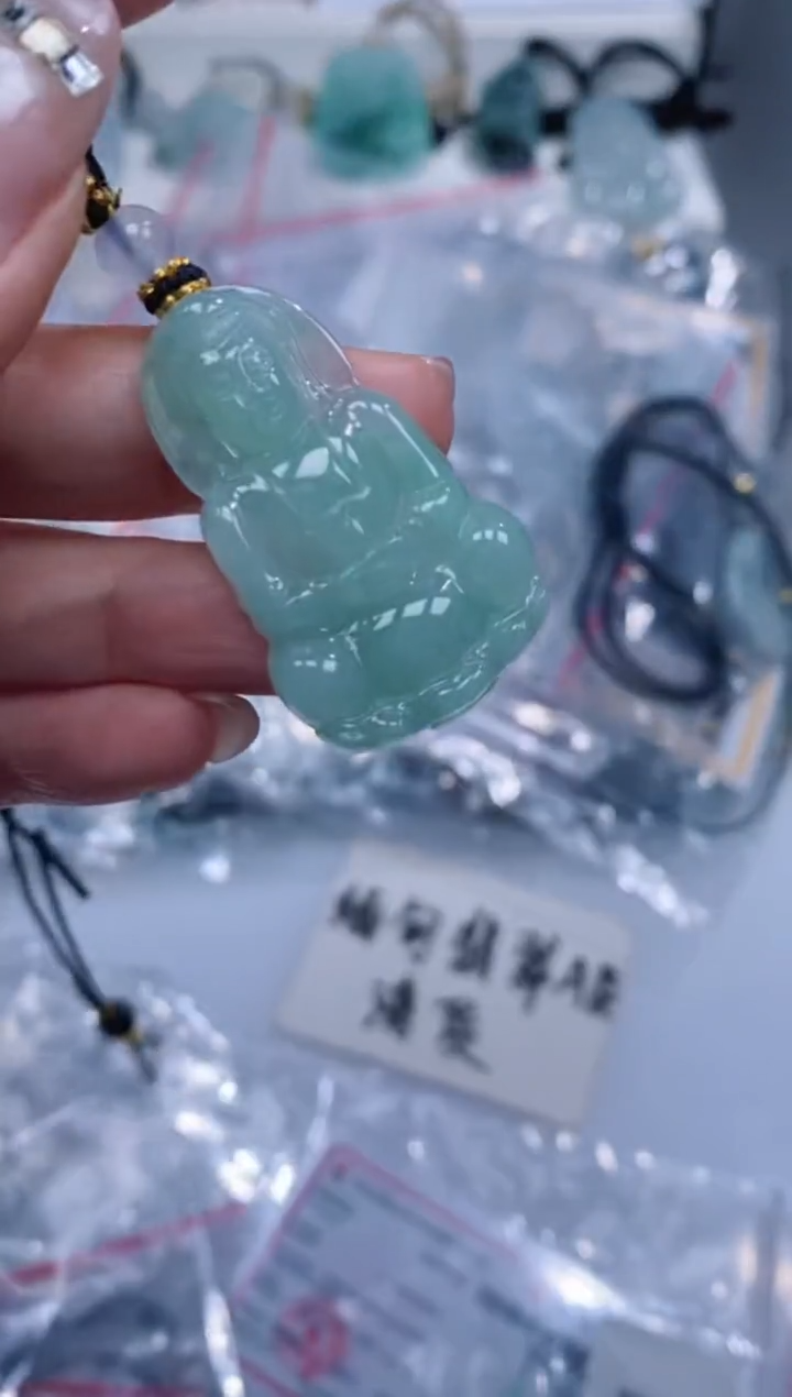 颈饰未镶嵌翡翠吊坠