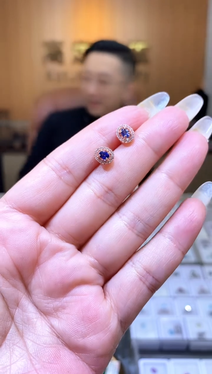 【闪购商品】蓝宝石耳饰银S925镶嵌天然蓝宝石耳钉