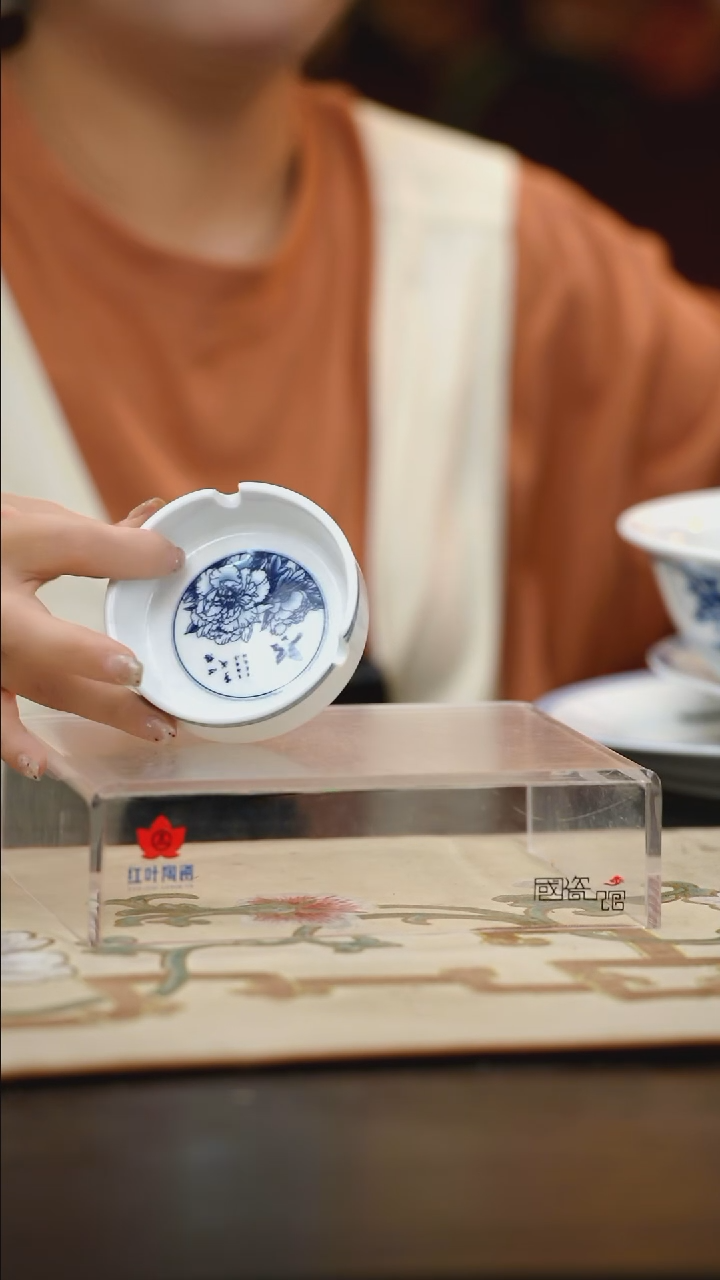 1个微瑕心想事成3英寸烟缸