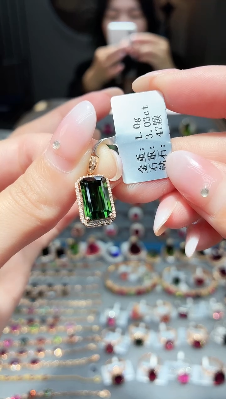 颈饰18K金镶嵌碧玺3.03ct