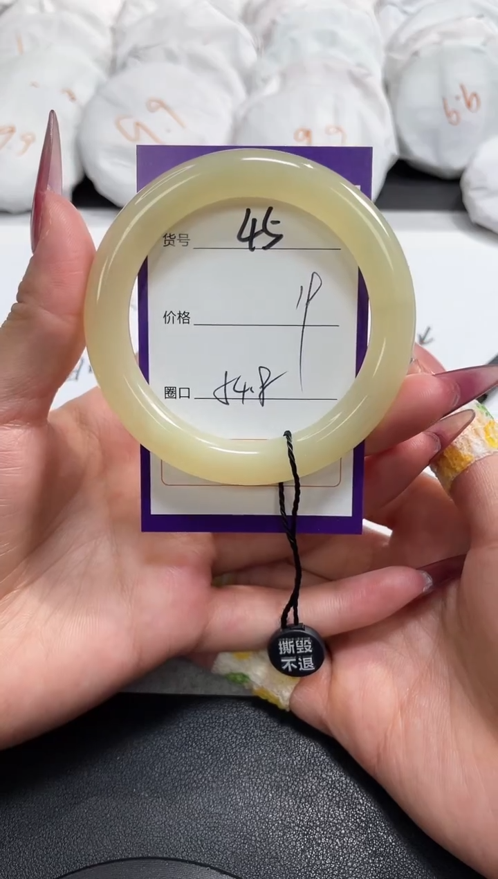 【闪购商品】石英质玉手镯未镶嵌45