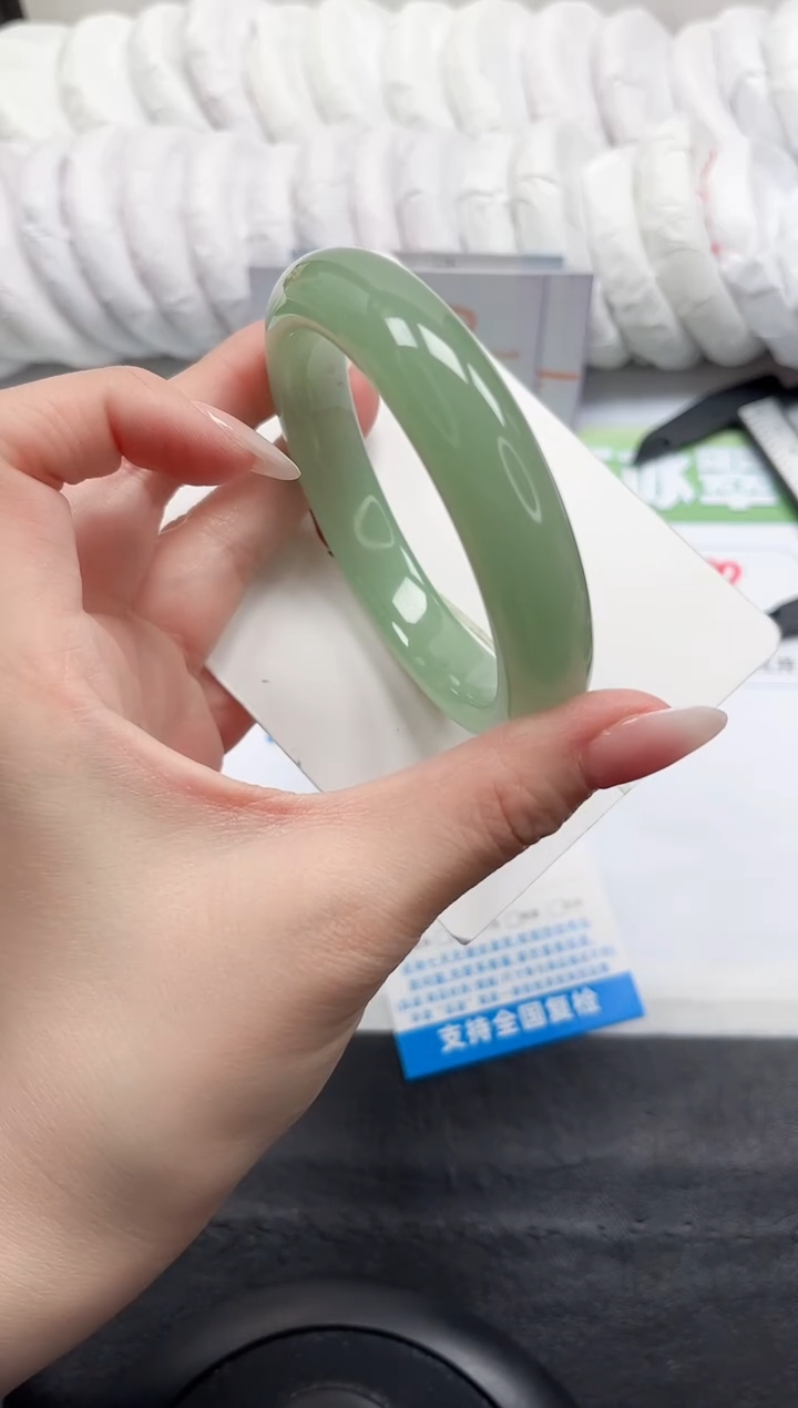 【闪购商品】石英质玉手镯未镶嵌199-61