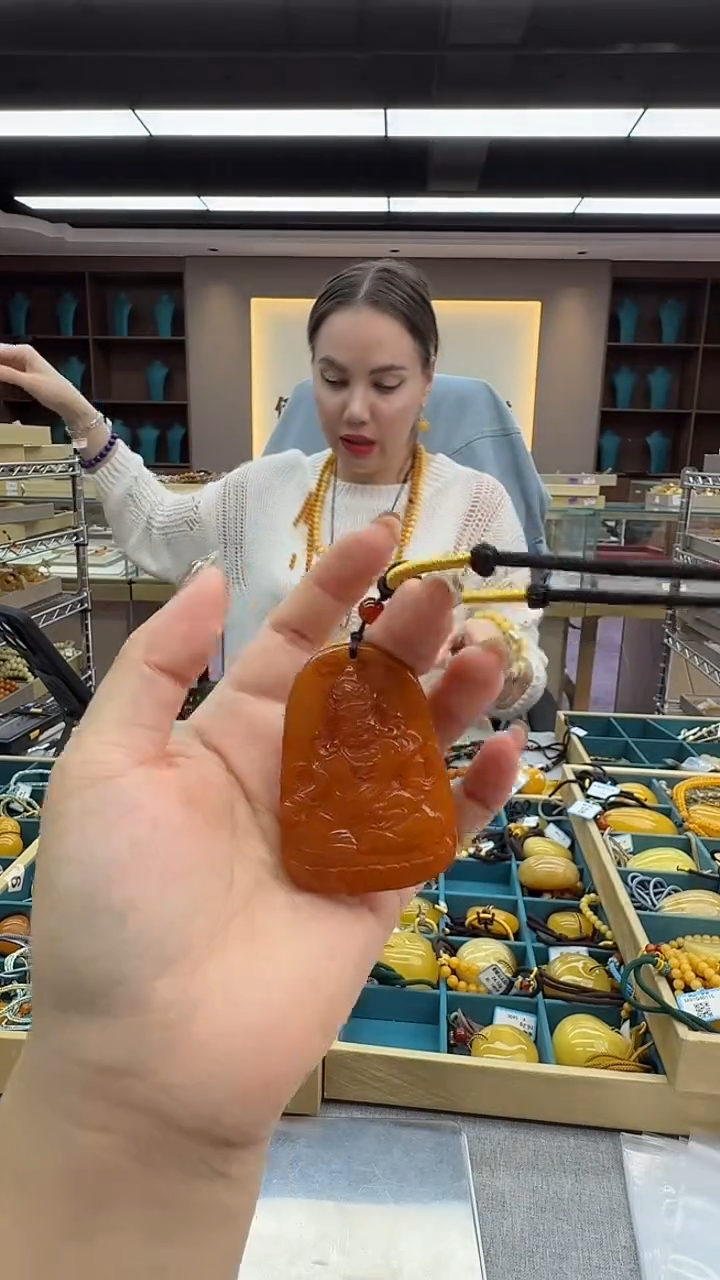 琥珀颈饰未镶嵌307秒拍号 假一罚三 