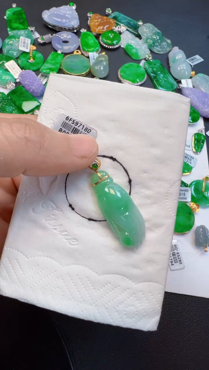 【闪购商品】翡翠吊坠(不含链)18K金镶嵌560