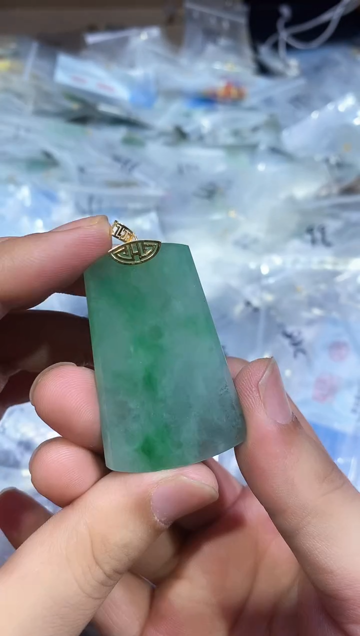 翡翠18K金镶嵌颈饰250528432