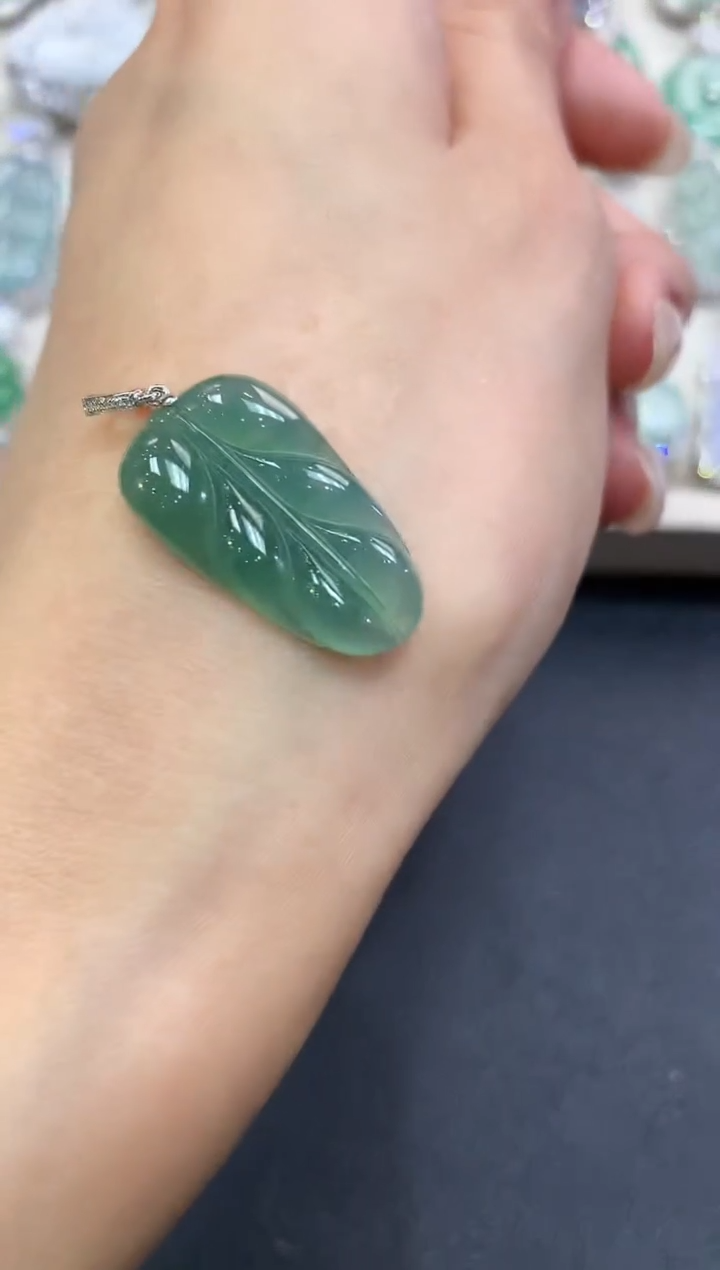 【闪购商品】翡翠吊坠(不含链)18K金镶嵌a8            